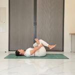 Tư thế chân hình số 4 – Giải phóng hông và lưng dưới hiệu quả