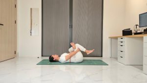 Tư thế chân hình số 4 – Giải phóng hông và lưng dưới hiệu quả